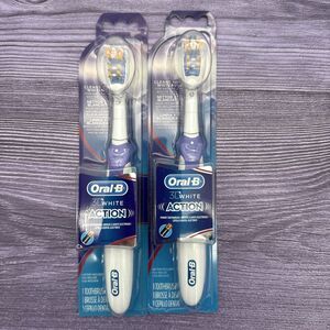 2 Oral-B Battery Toothbrushes 3D White Complete Action PURPLE *READ DESCRIPTION*